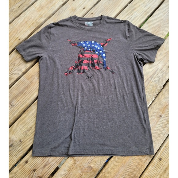 Under Armour Mens T Shirt Gray Graphic Short Sleeve Patriotic USA Flag - Picture 1 of 1